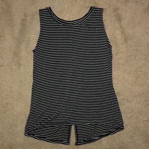 High-low tank with back slit opening